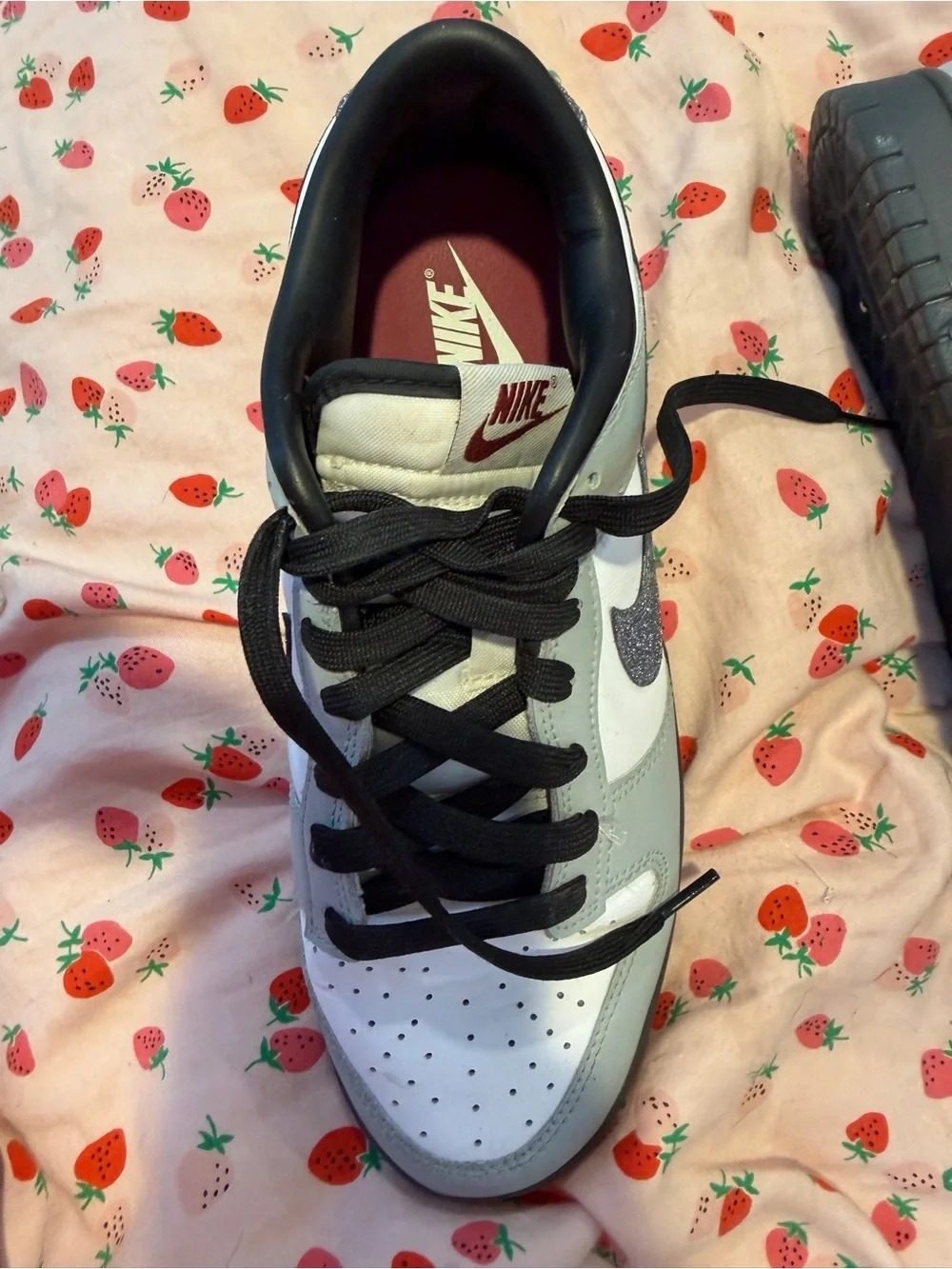 Nike women’s dunks with Glitter Swoosh 👟